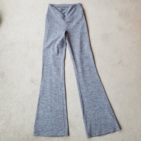 Lululemon Groove Super-High-Rise Flared Pant Nulu Grey, size 6, Tall - Picture 4 of 11